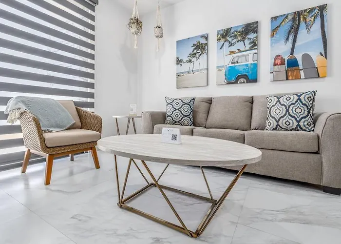 Endless Summer - 2Bed 2Bath Condo - Seasonly Heated Pool With Ocean Views - 5Min Walk To Beach - Fibre Internet - Sleeps 6