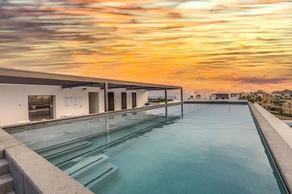 Apartment Endless Summer: Oceanview With Pool, Steps From
